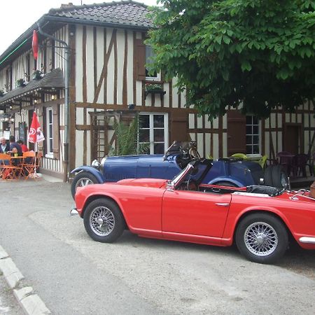 La Petite Auberge Chatelraould-Saint-Louvent Exteriör bild
